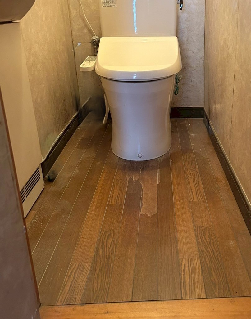 おさだガラスの明るくリフレッシュ！トイレ改修で快適にの施工前の写真2