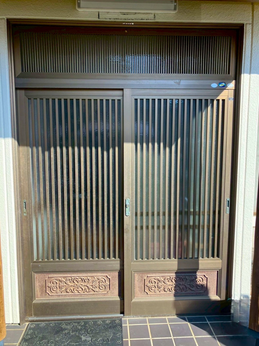 おさだガラスの玄関のランマをなくしてスッキリ一新！の施工前の写真1
