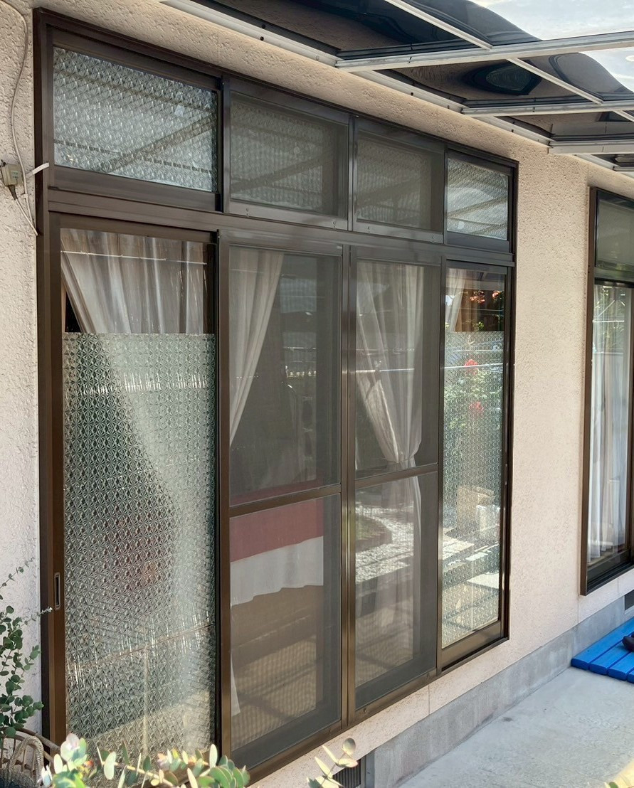 おさだガラスのランマ付サッシをスッキリ一体窓へ（先進的窓リノベ補助金対象）の施工前の写真1