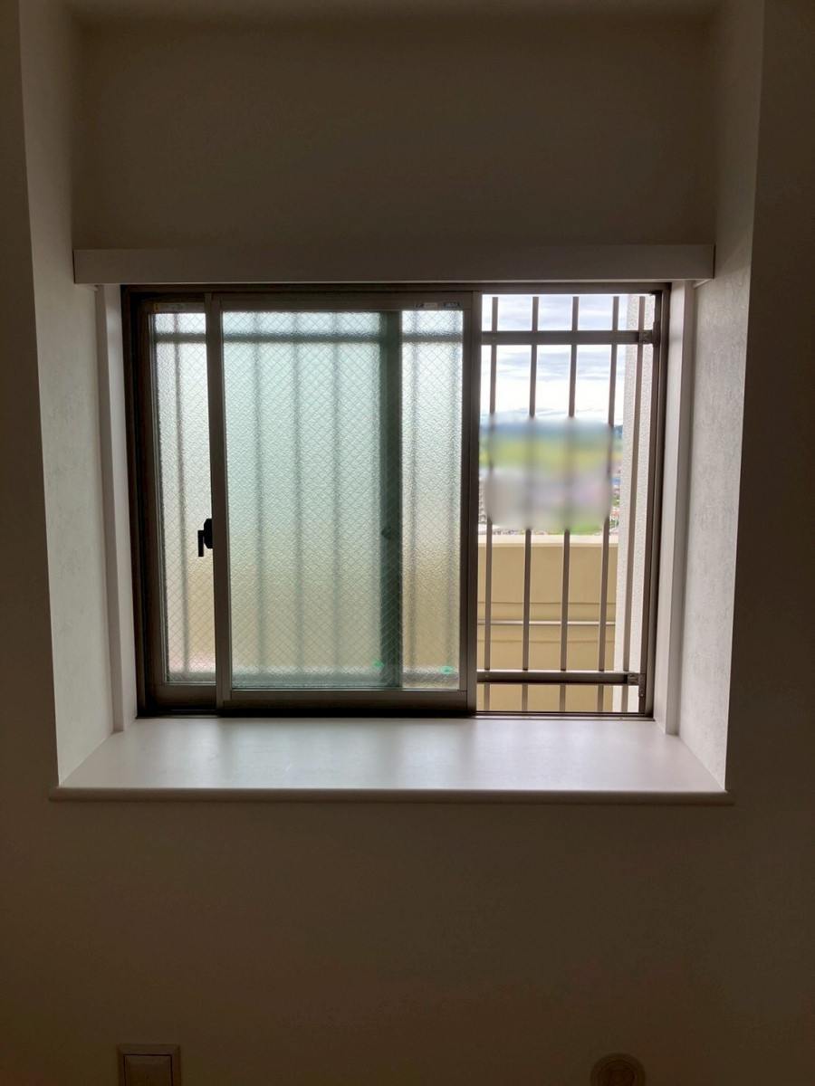おさだガラスのマンションの小窓にも効果的！内窓インプラスで快適性アップの施工前の写真1
