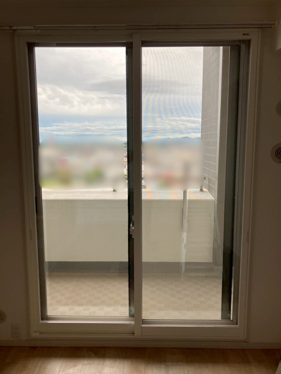 おさだガラスのマンションの窓に内窓インプラスを設置　断熱・防音がぐっと向上の施工後の写真1
