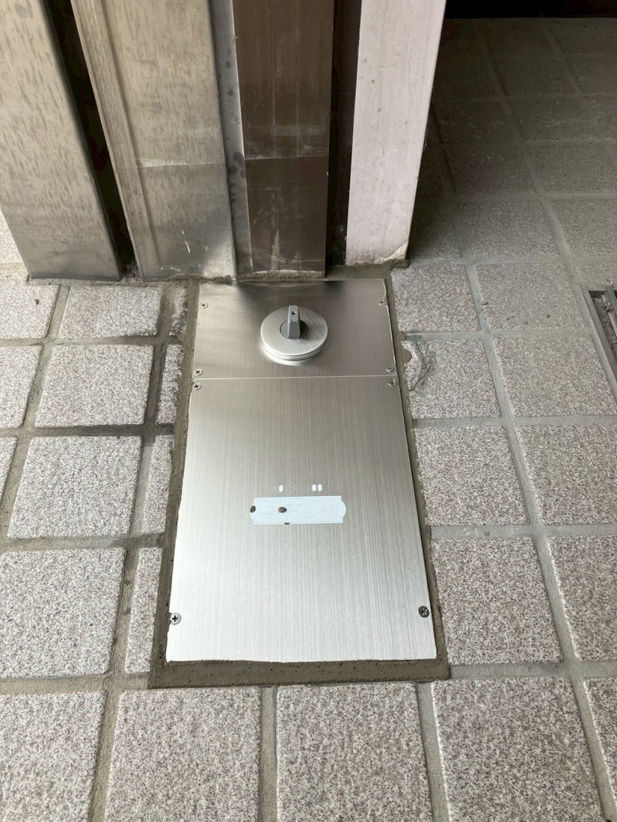 おさだガラスのバタンと閉まる…その症状、フロアヒンジが原因かも？の施工後の写真1