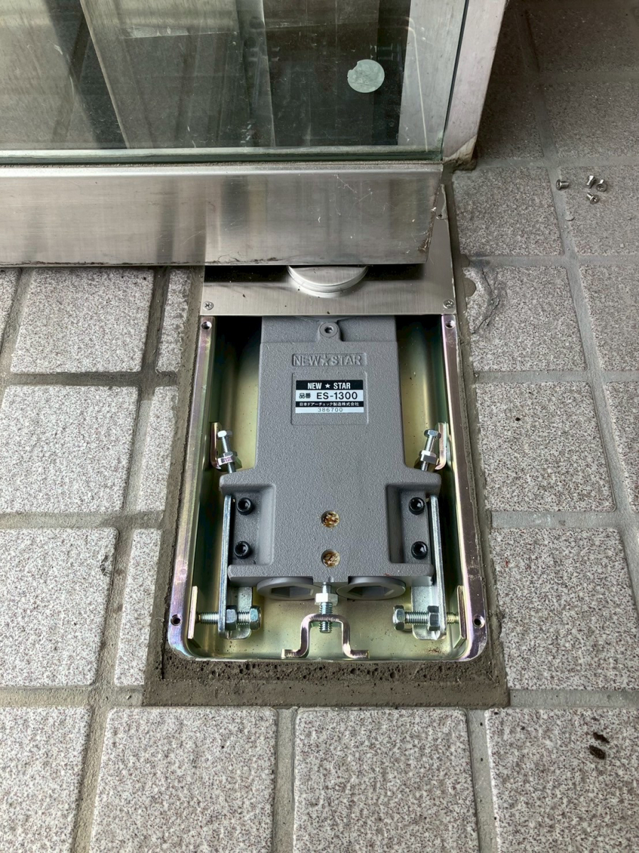 おさだガラスのバタンと閉まる…その症状、フロアヒンジが原因かも？の施工後の写真2