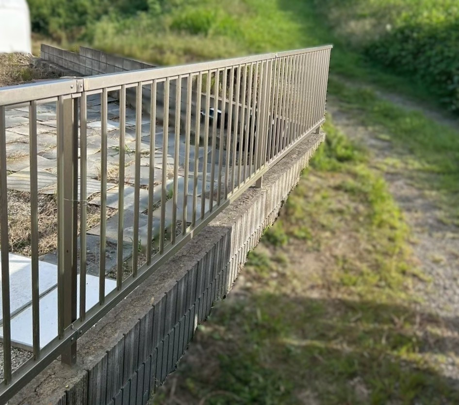 おさだガラスのフェンスが壊れたら全部交換？“部分交換”できます！の施工後の写真1