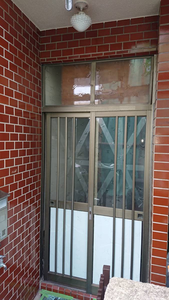 大東トーヨー住器の引戸が調子悪くなったので、リフォームドアに入替して不具合解消とイメージチェンジ　リシェント　大阪の施工前の写真1