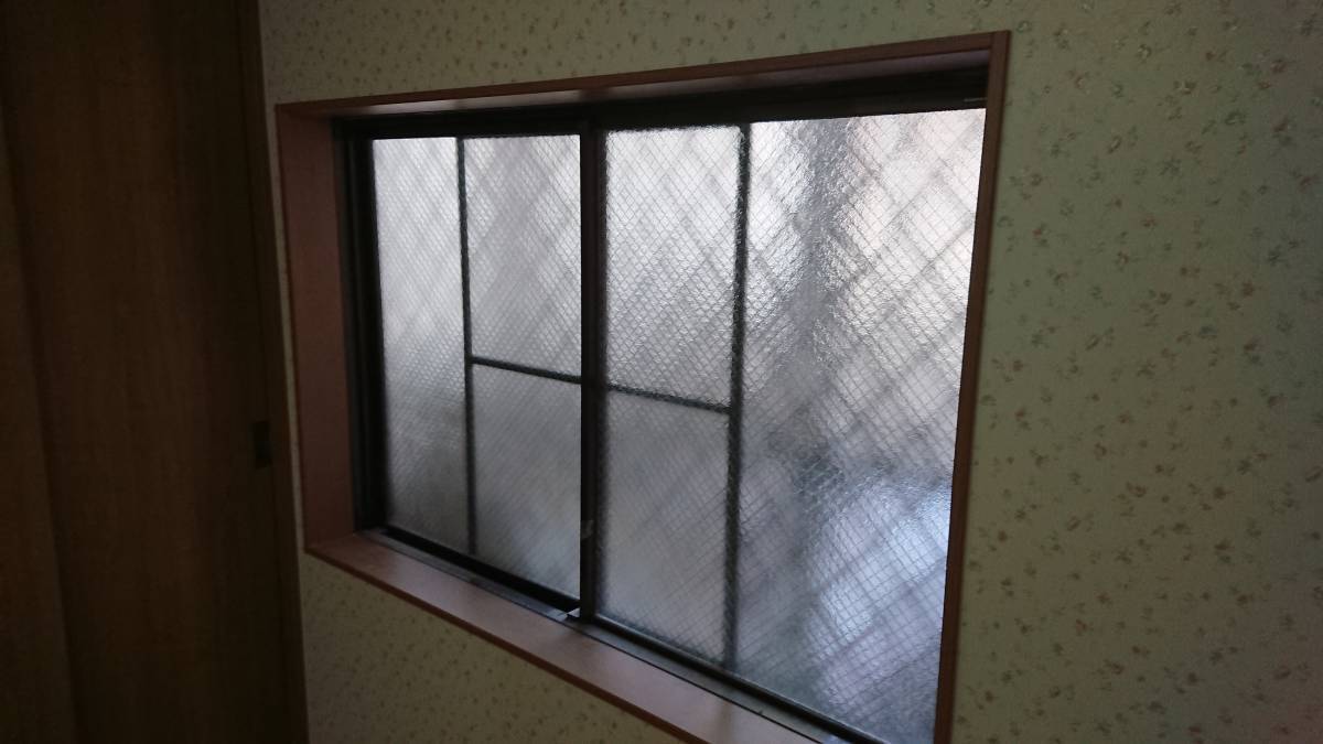 大東トーヨー住器の寒さ対策で内窓取付　インプラス　大阪市の施工前の写真1