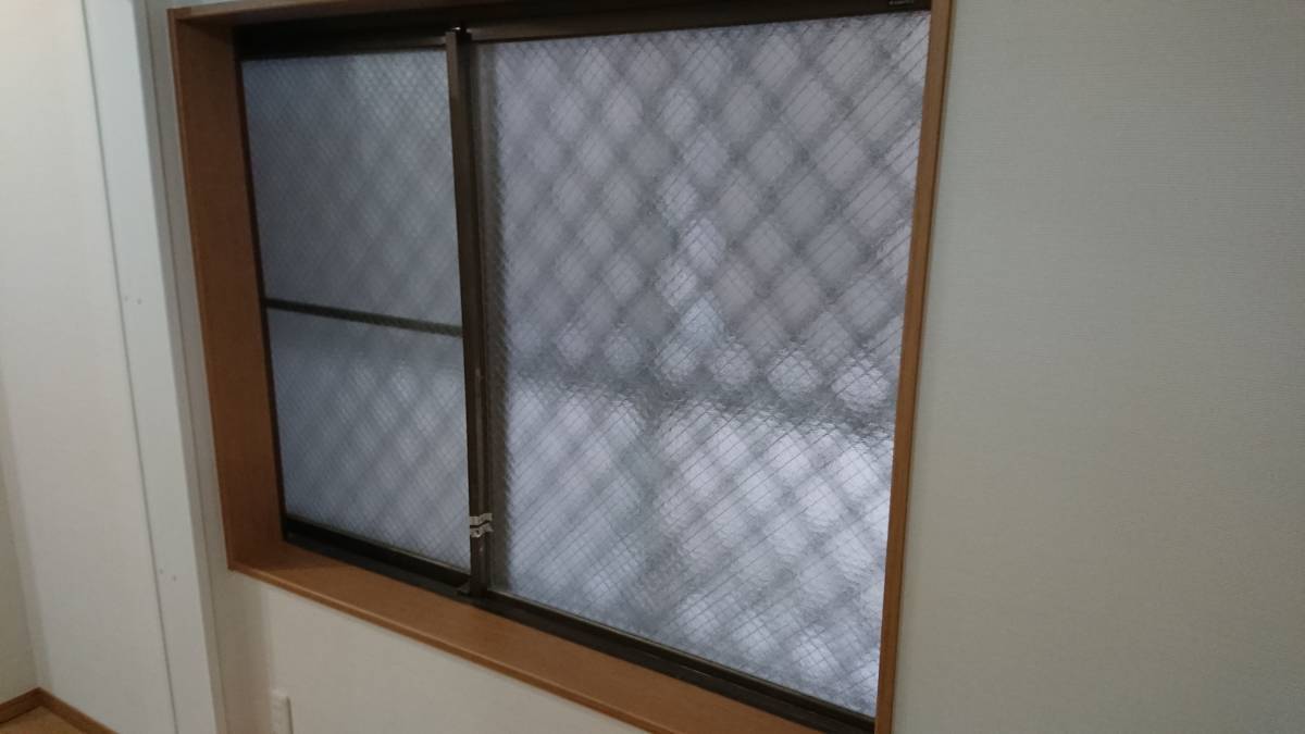 大東トーヨー住器の寒さと結露対策で内窓取付　インプラス　大阪市の施工前の写真1