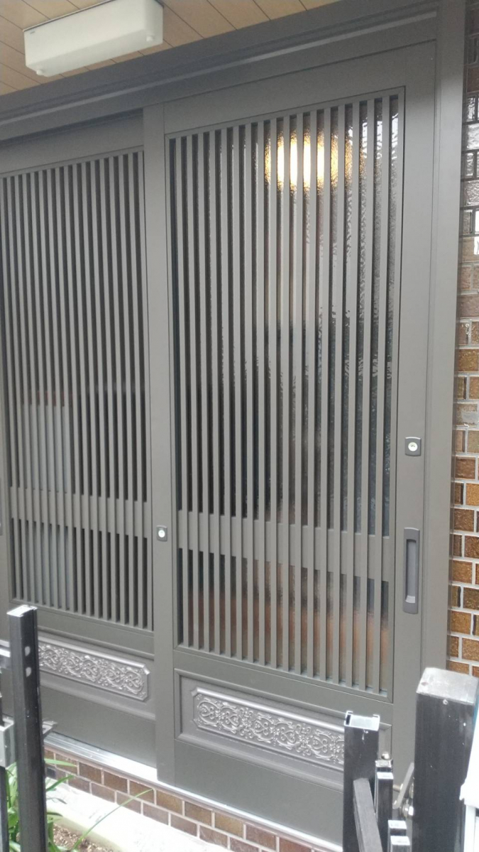 大東トーヨー住器のリシェント玄関引戸工事の施工後の写真1