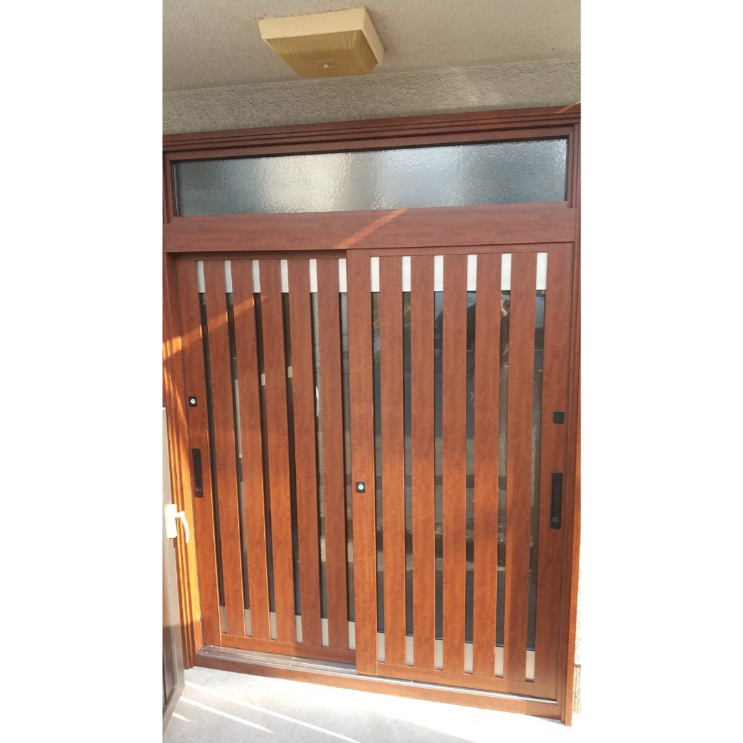 大東トーヨー住器の古くなった玄関を断熱効果のある玄関に変えたいの施工後の写真1