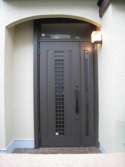 大東トーヨー住器の玄関ドア取替工事施工事例写真1