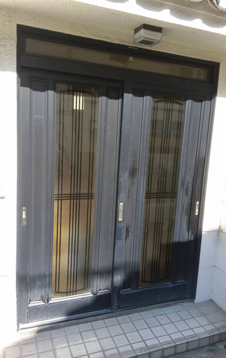 大東トーヨー住器の大東トーヨー住器施工🍀✨貸家の価値UP！ リシェント玄関引戸で“安心×デザイン性”を実現✨の施工前の写真1