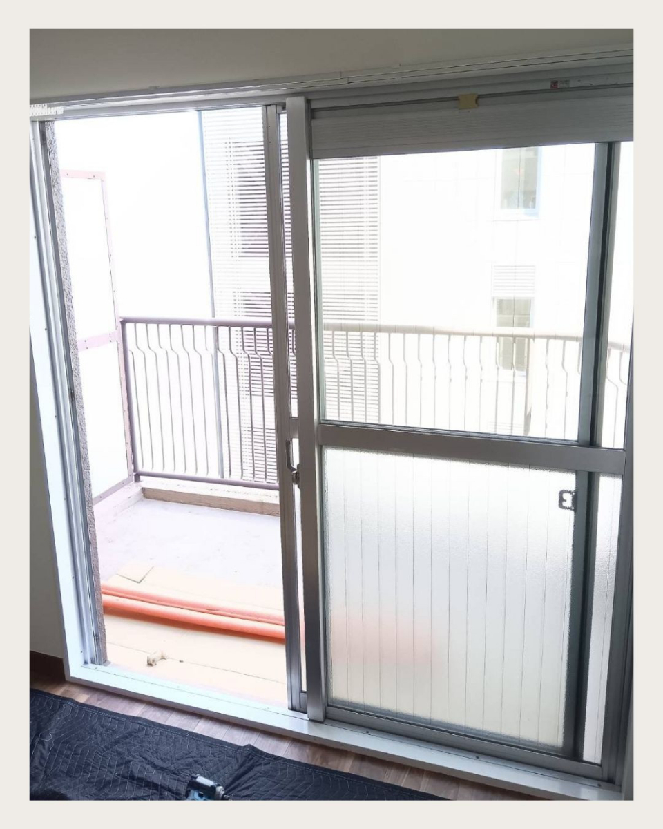 大東トーヨー住器の大東トーヨー住器施工🍀築45年の賃貸マンション “動かないサッシ”を快適リフォームの施工前の写真1