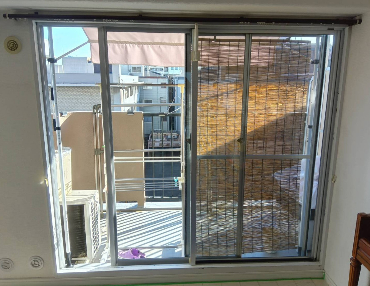 大東トーヨー住器の大阪市🍀補助金を活用して冬の寒さ対策！ 内窓インプラスで断熱・防音性アップ⬆️⬆️の施工前の写真2