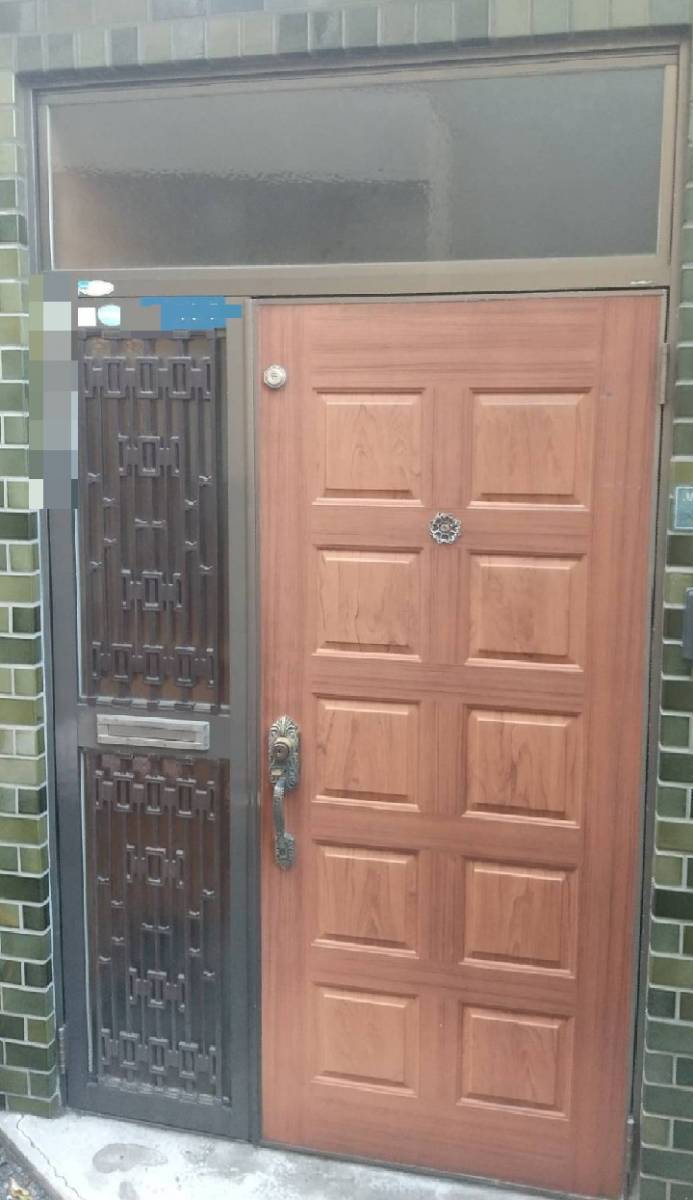 大東トーヨー住器の玄関ドアを新しくしました。の施工前の写真1