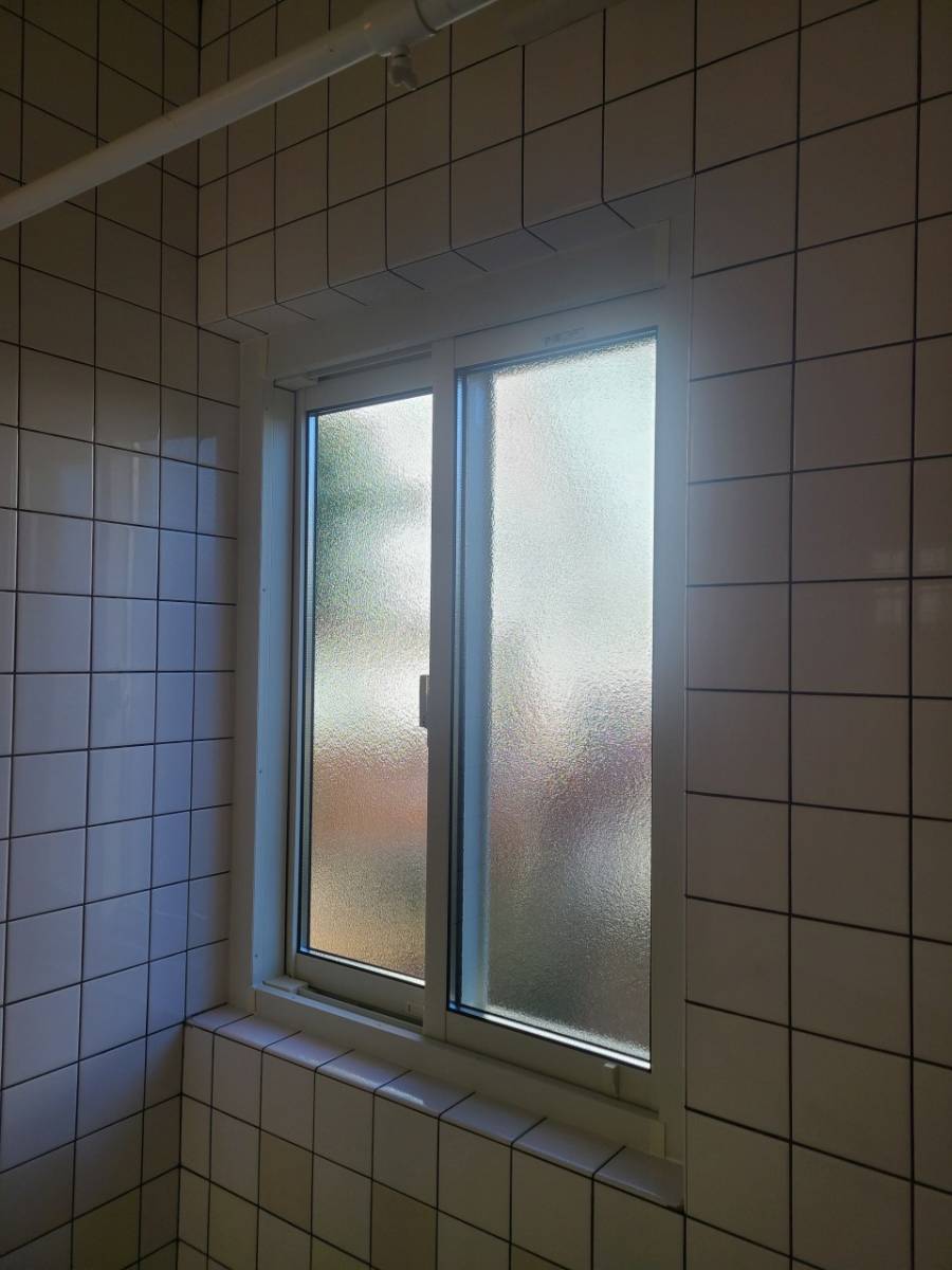 コーズトーヨー住器のルーバー窓を引違いの窓にしましたの施工後の写真1