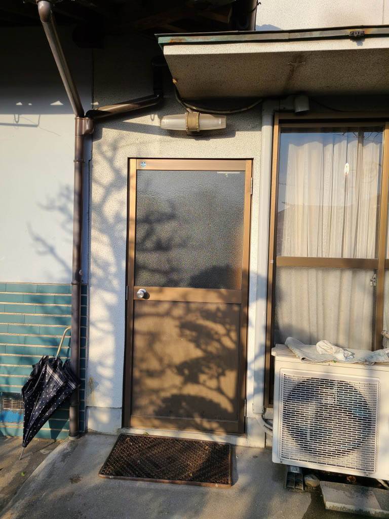 コーズトーヨー住器の採風ドアにリフォームしましたの施工前の写真1