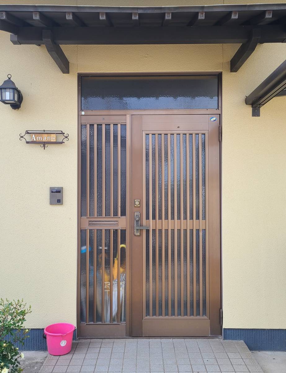 コーズトーヨー住器の玄関ドアのリフォームの施工前の写真1