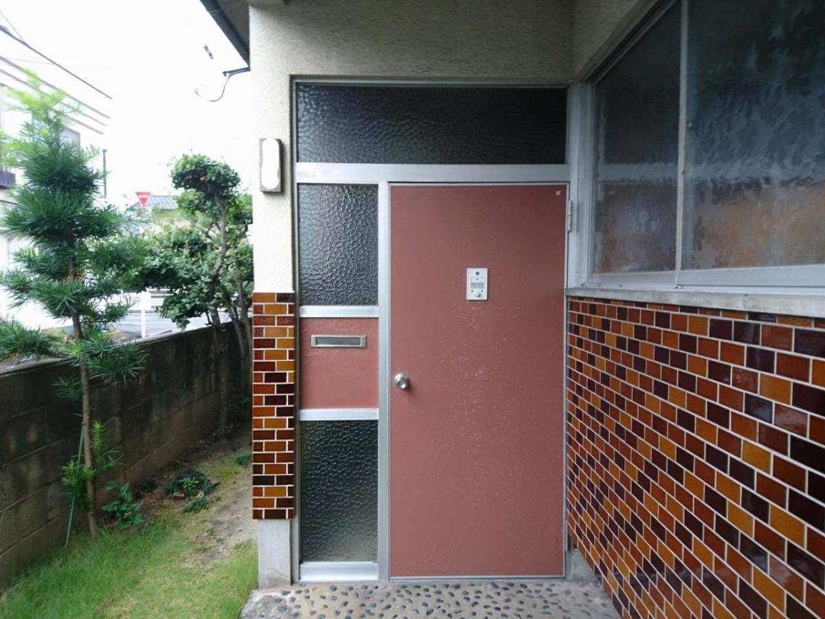 コーズトーヨー住器の合成写真もお作り致します！笠岡市 玄関ドア交換 リシェントの施工前の写真1