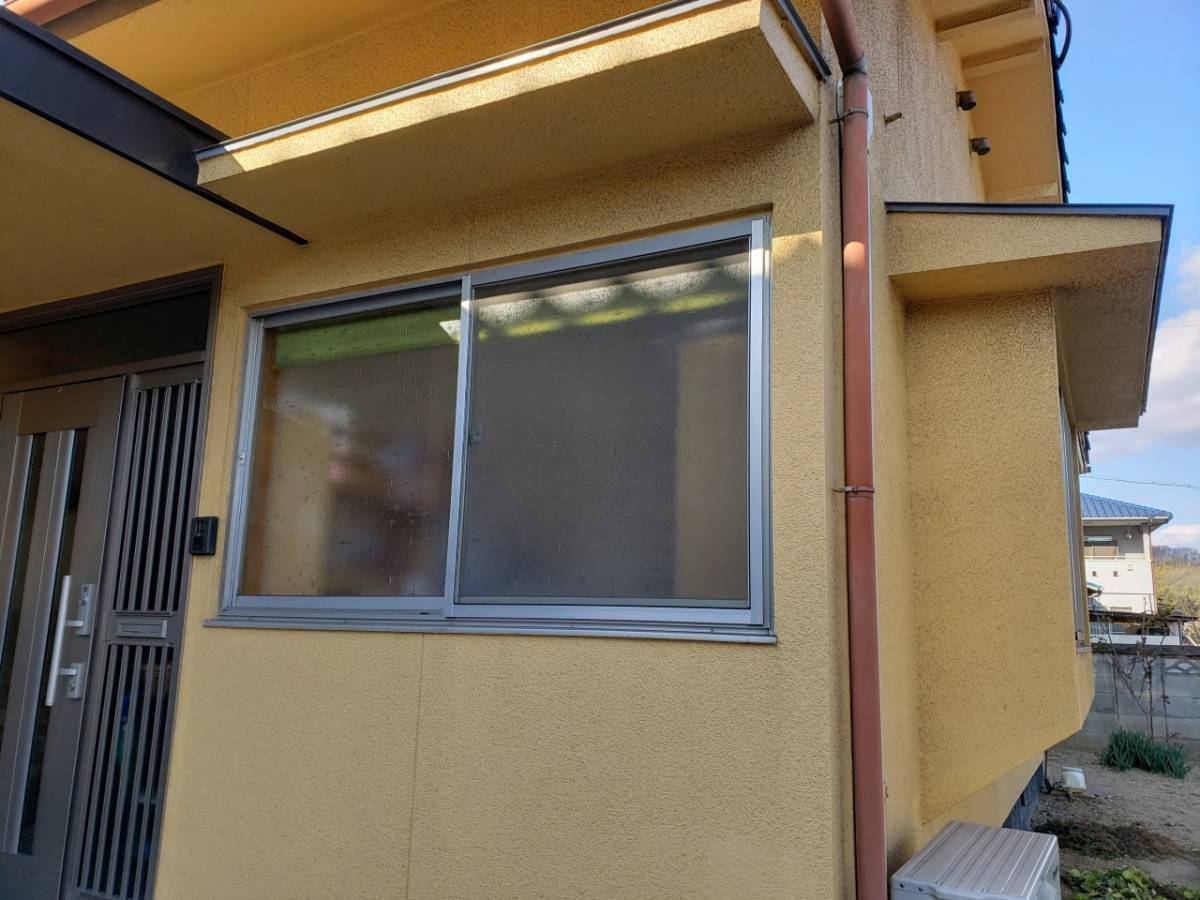 コーズトーヨー住器の窓も壁を壊さず、工事できます！笠岡市で窓交換 リプラスの施工前の写真1