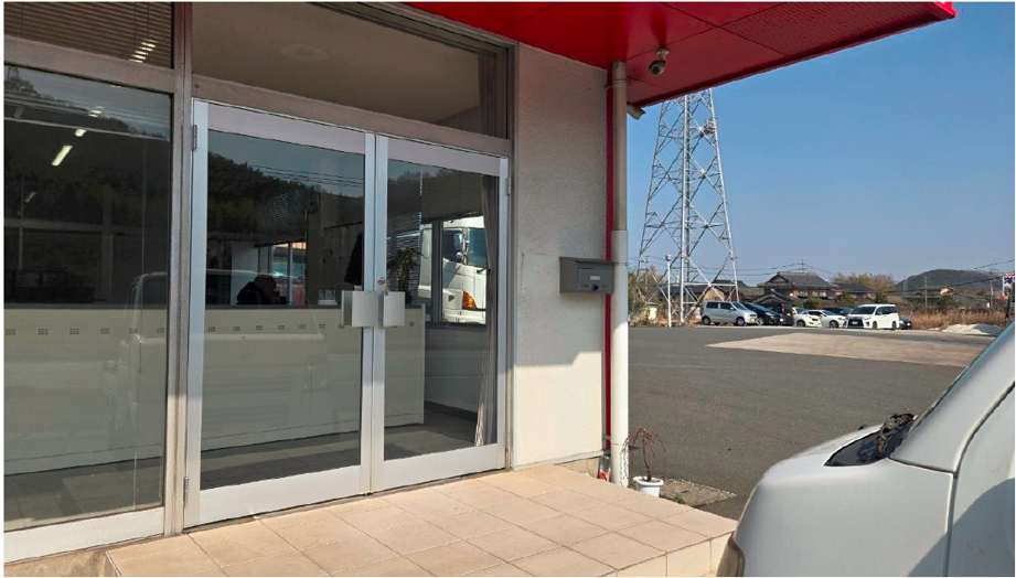 コーズトーヨー住器の店舗入口のドアが大変身の施工後の写真1