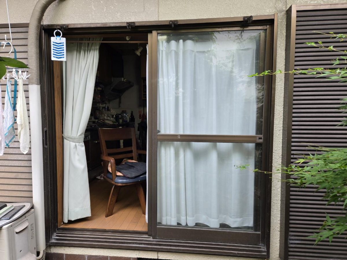 コーズトーヨー住器の補助金活用！１日で断熱効果がアップ！！の施工前の写真1