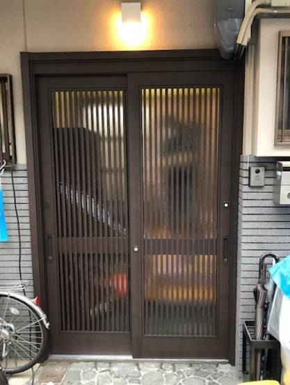 京都トーヨー住器のリシェントで簡単、玄関ドアリフォーム！の施工後の写真1