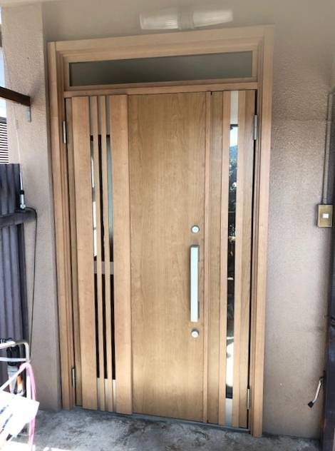 京都トーヨー住器の1日の工事で玄関リフレッシュの施工後の写真1