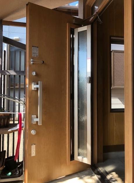 京都トーヨー住器の1日の工事で玄関リフレッシュの施工後の写真3