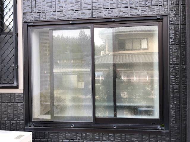 京都トーヨー住器の浴室窓リフレッシュの施工前の写真3