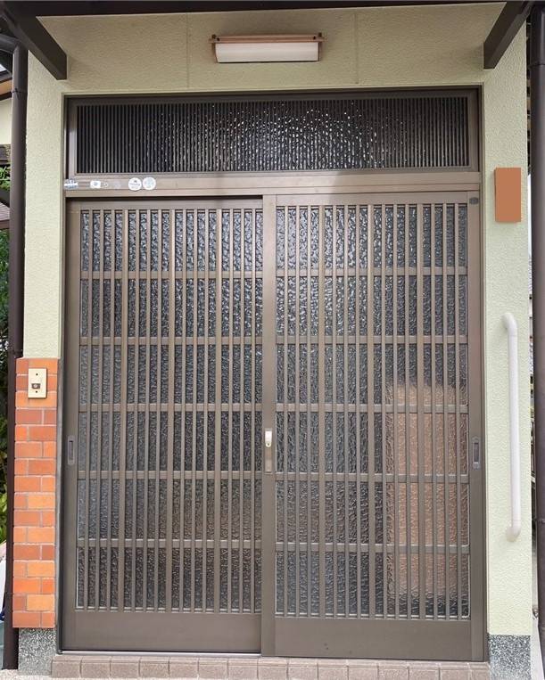 京都トーヨー住器の玄関ドア交換工事の施工前の写真1