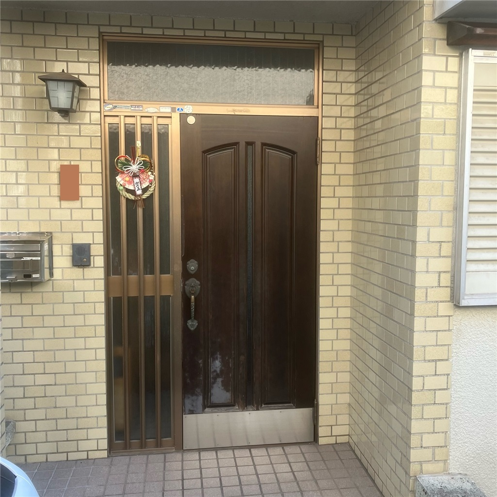 京都トーヨー住器の新しい玄関で、毎日をもっと心地よくの施工前の写真1