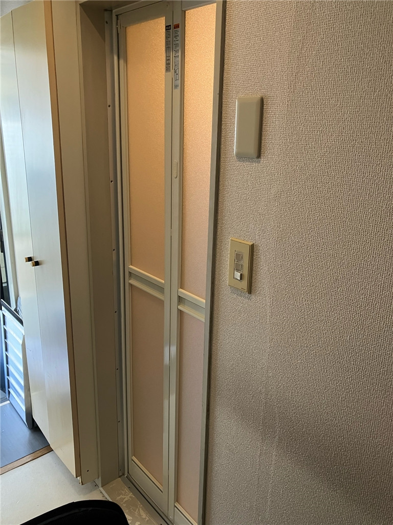 京都トーヨー住器の浴室入口の中折れドアを取り替えました！の施工後の写真2