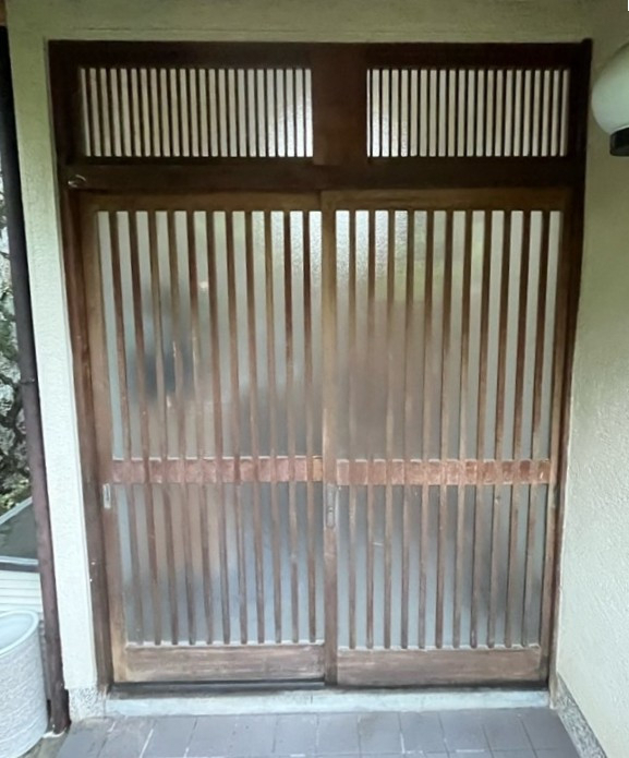 京都トーヨー住器のリシェント玄関引戸工事の施工前の写真1