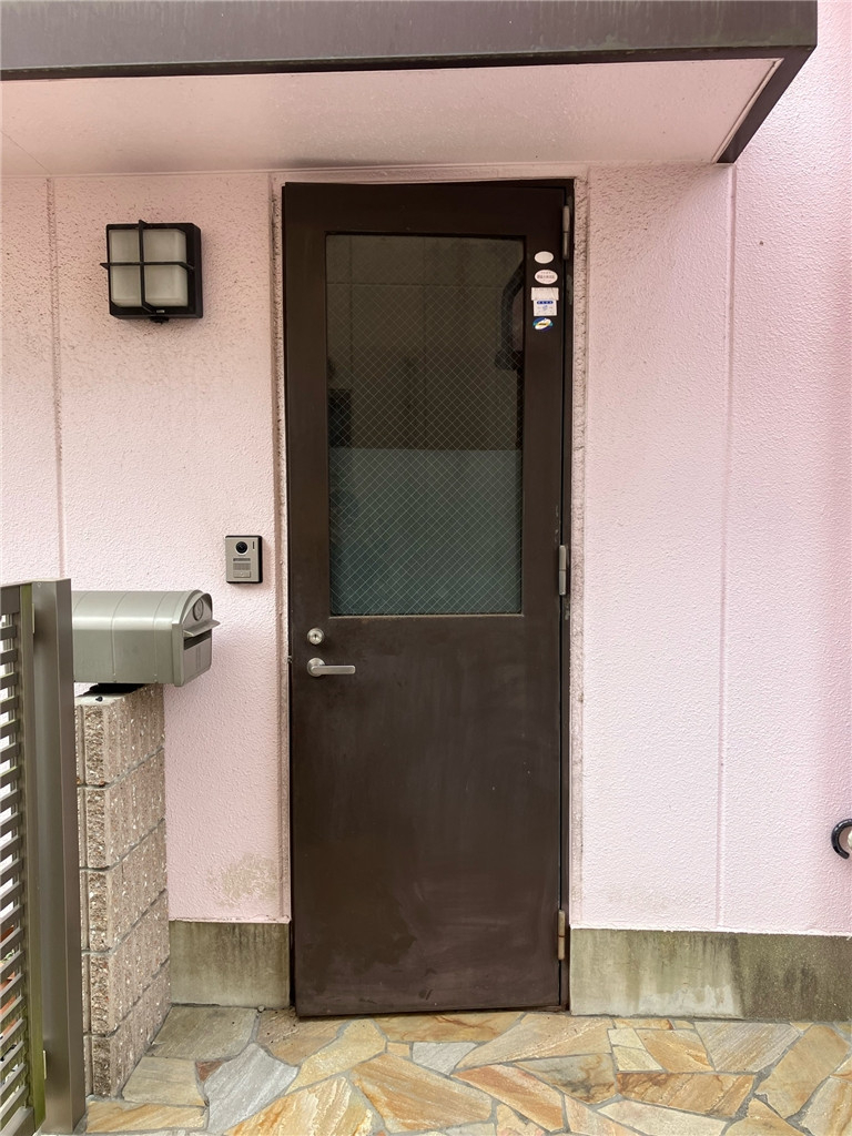 京都トーヨー住器のリシェント勝手口ドアの施工前の写真1