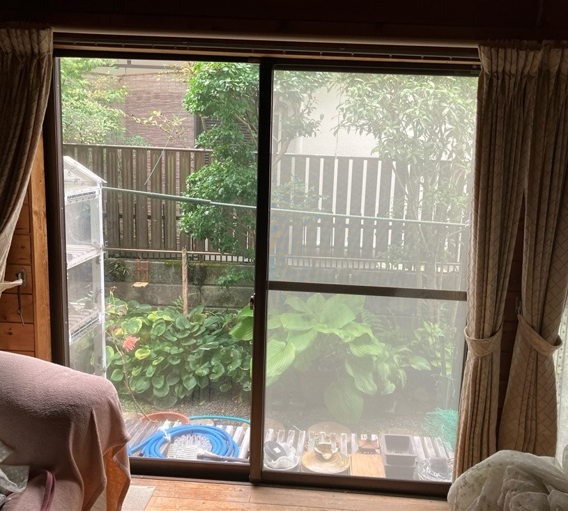 京都トーヨー住器のカンタン取替窓リフォームで、古さや寒さ・暑さの困りごとを解決の施工前の写真1