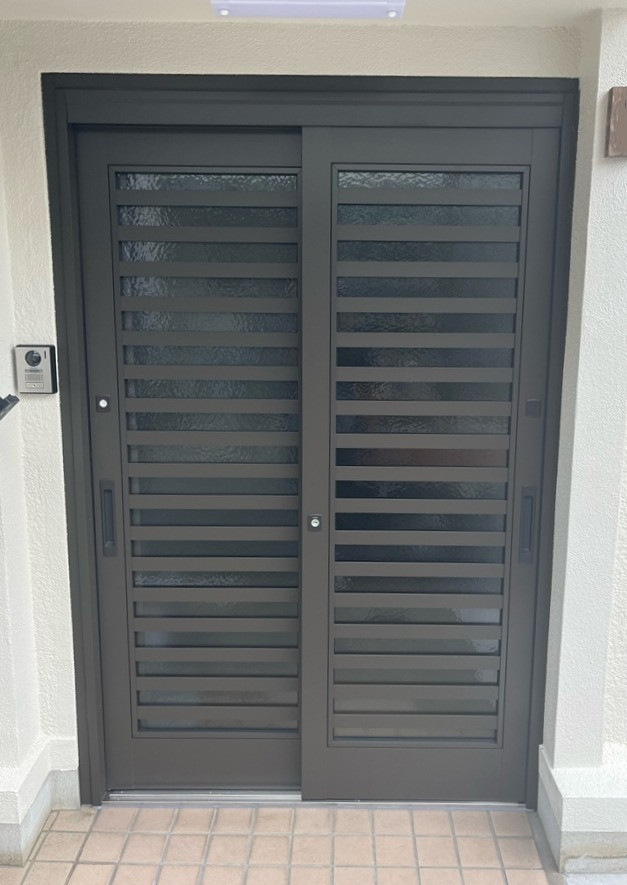 京都トーヨー住器の玄関引戸の取替工事を行いましたの施工後の写真1