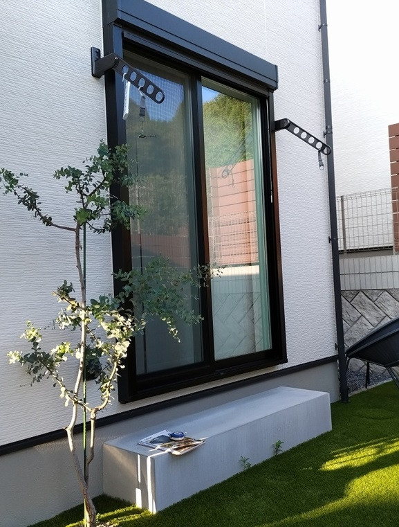 京都トーヨー住器の日差しをカットして、窓辺を心地よくの施工前の写真1