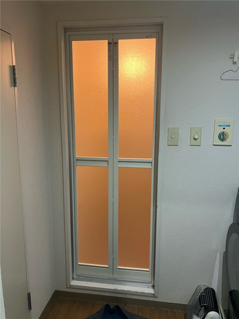 京都トーヨー住器の浴室ドア交換工事の施工後の写真1