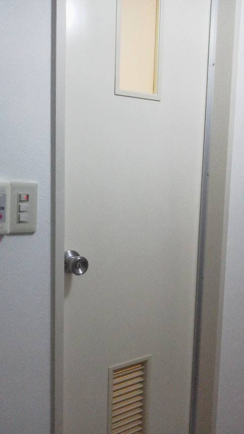 京都トーヨー住器の浴室ドアもお任せを！✨の施工前の写真1