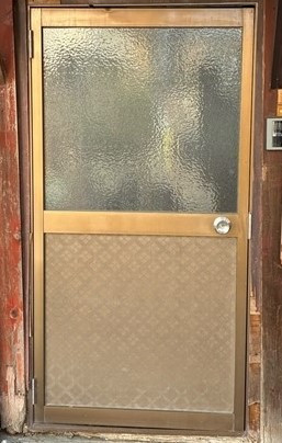 京都トーヨー住器のリシェント勝手口ドアの施工前の写真1