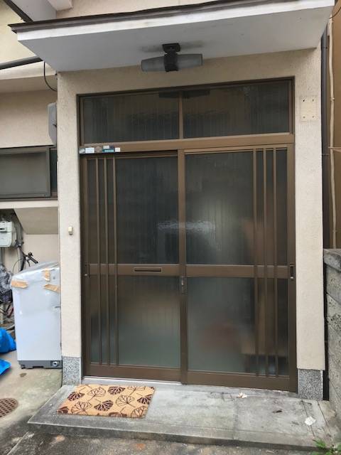 京都トーヨー住器の任せてください！！「玄関ドア工事」👷の施工前の写真1