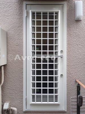 カバー工法で勝手口ドア改修工事 エイベックエコのブログ 写真2