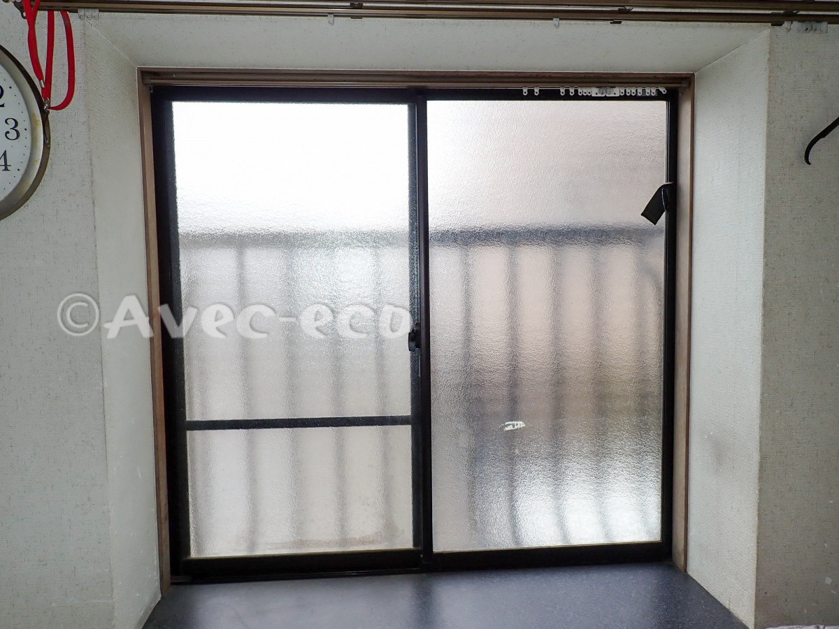 エイベックエコの先進的窓リノベ、東京都補助金を利用した　外窓交換工事(LIXILリプラス)の施工前の写真1