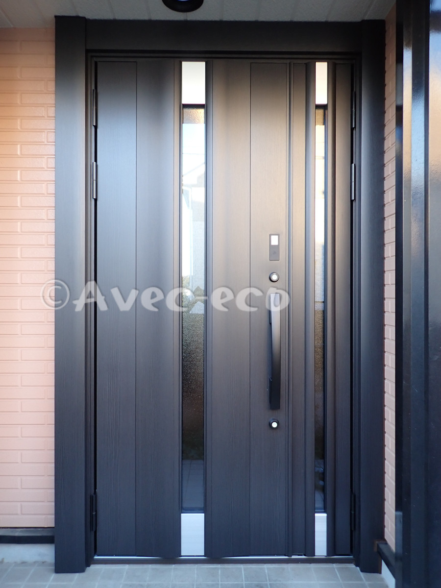 エイベックエコの玄関ドアリフォーム LIXILリシェント 12N型の施工後の写真1