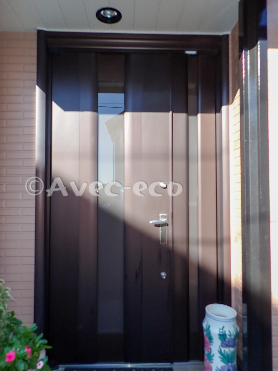 エイベックエコの玄関ドアリフォーム LIXILリシェント 12N型の施工前の写真1