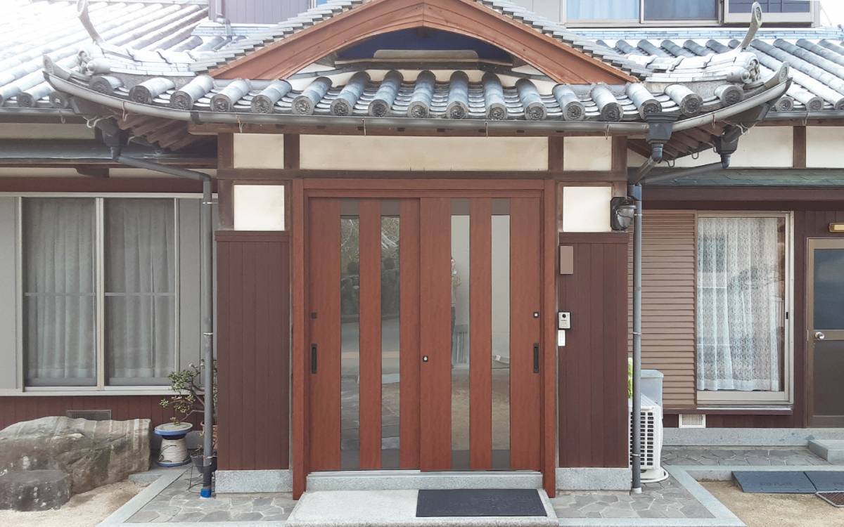 山下サッシトーヨー住器の【玄関】綺麗好きなお施主様が選んだのは・・の施工後の写真1