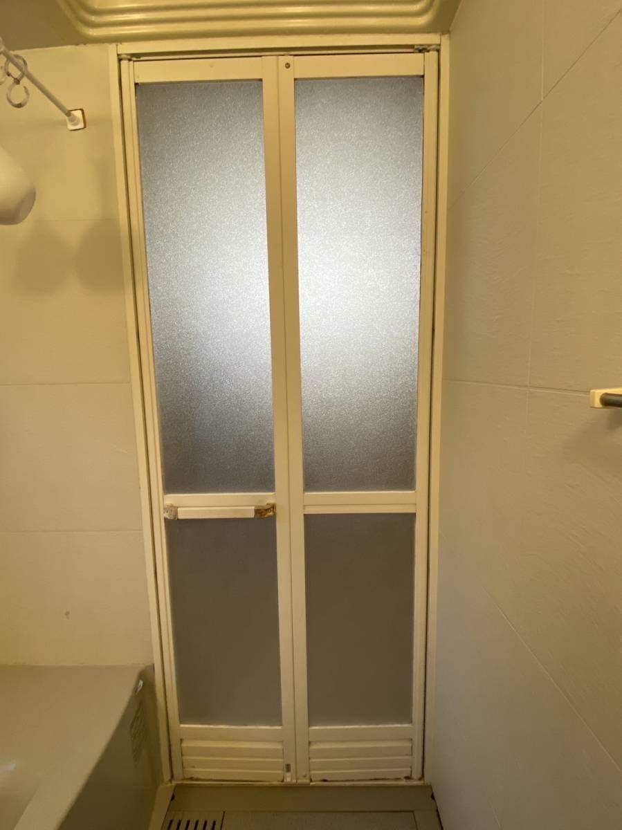 城南タイヘイの浴室折れ戸を新しく！の施工前の写真2