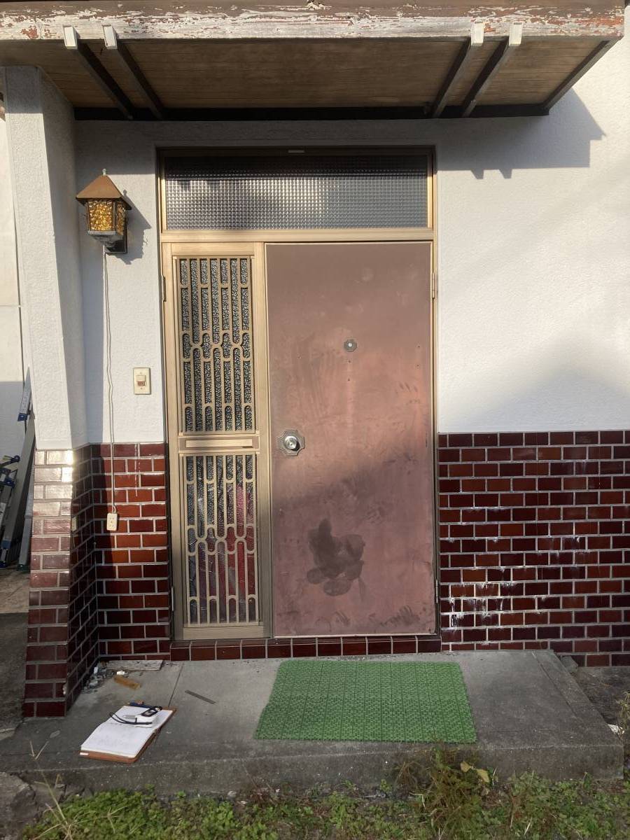城南タイヘイの玄関ドアが新しくなりました！の施工前の写真1