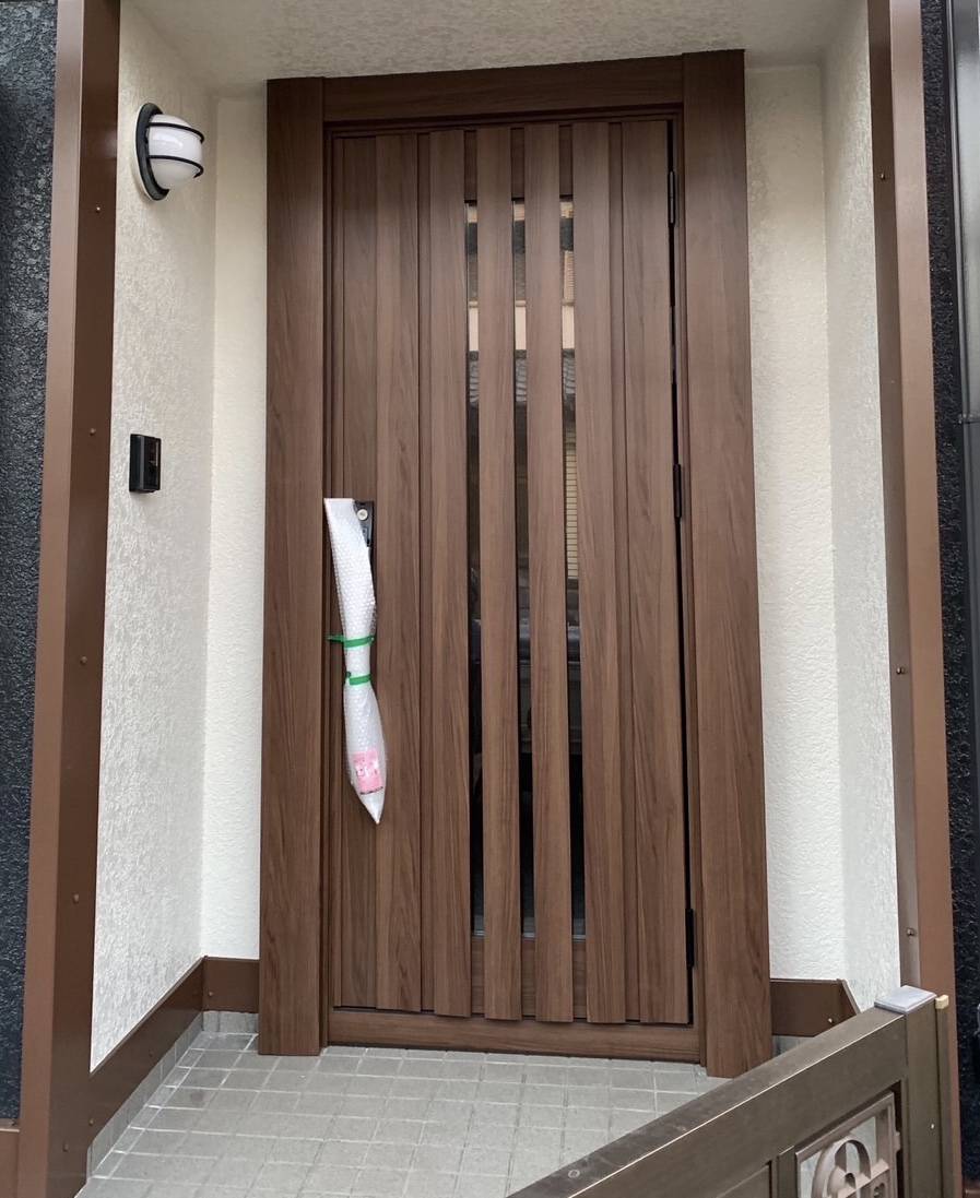 城南タイヘイの玄関ドアのイメージ一新！の施工後の写真1