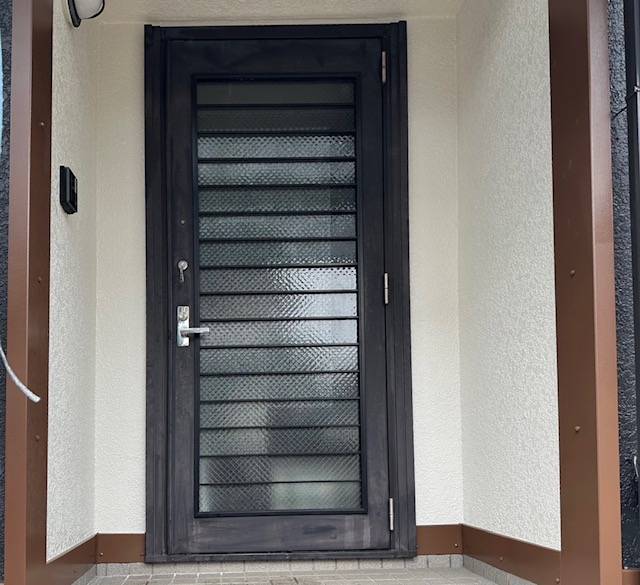城南タイヘイの玄関ドアのイメージ一新！の施工前の写真1